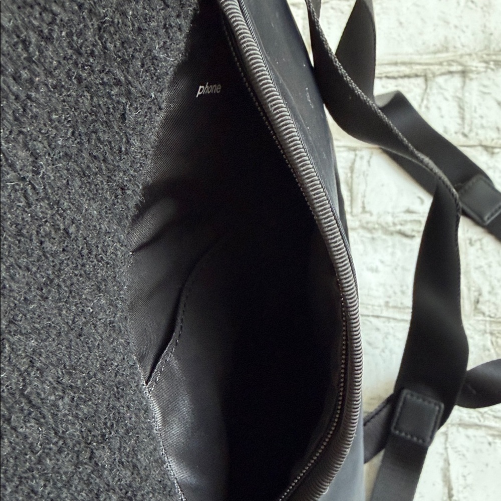 Lululemon Sherpa Backpack - Picture 9 of 16